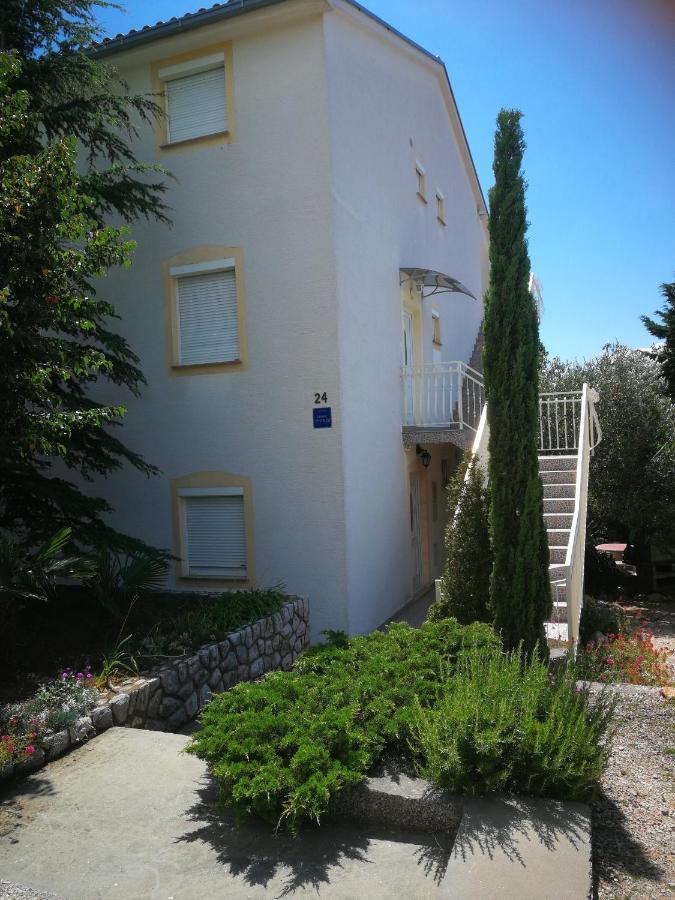 Apartments With A Parking Space Novi Vinodolski - 15823 Екстериор снимка