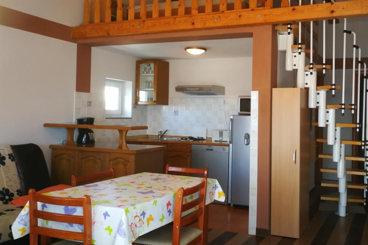 Apartments With A Parking Space Novi Vinodolski - 15823 Екстериор снимка