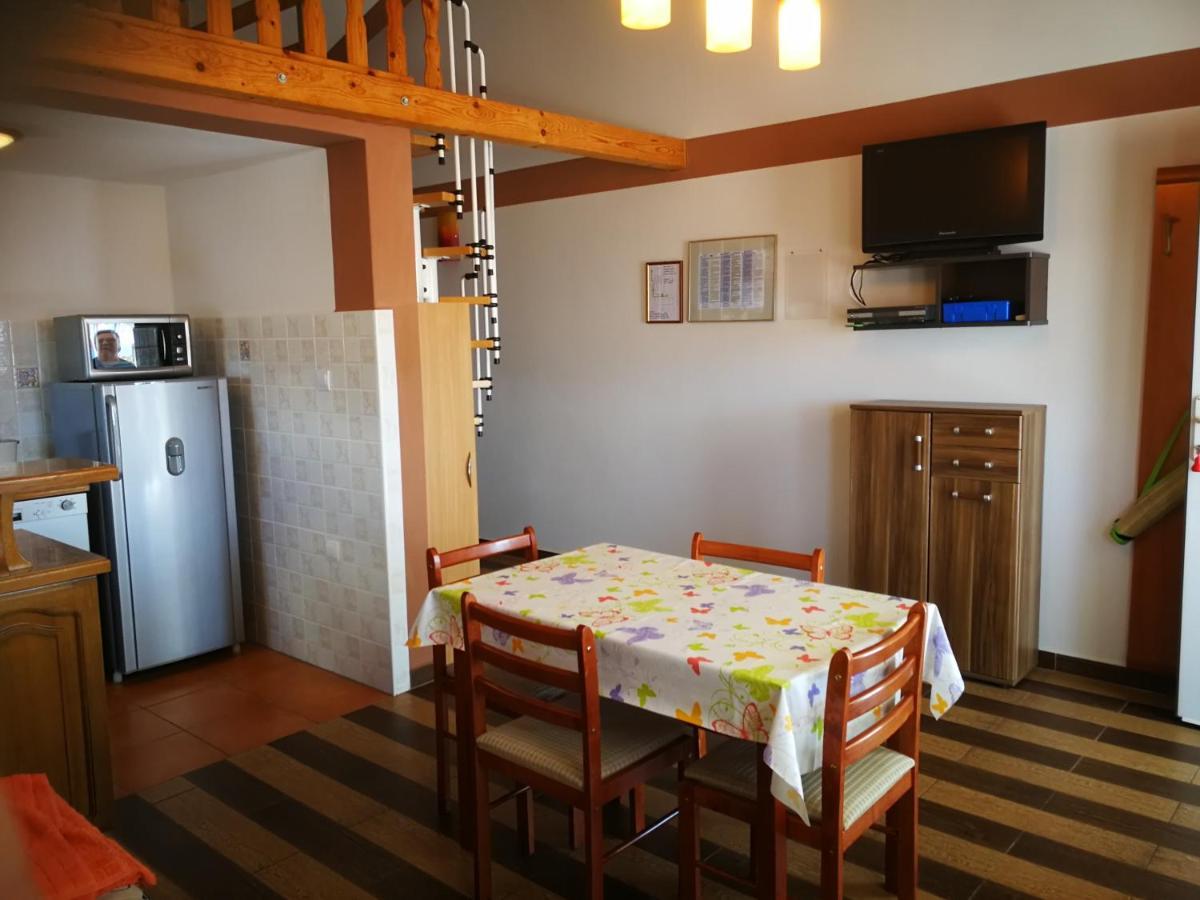 Apartments With A Parking Space Novi Vinodolski - 15823 Екстериор снимка